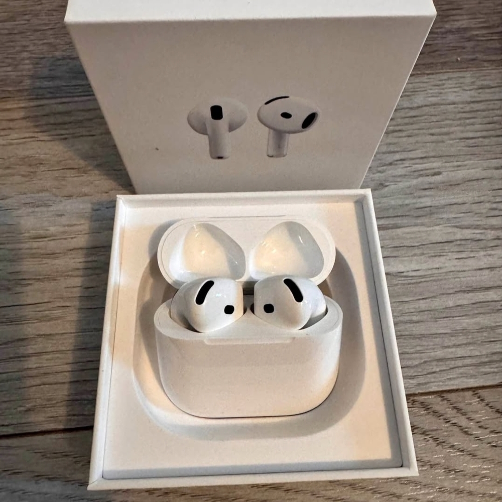 Apple AirPods 4 ANC